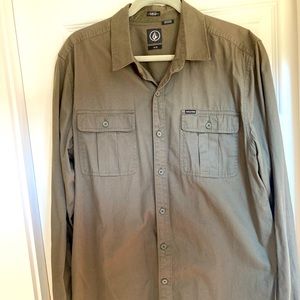 Volcom Button down in fatigue Green